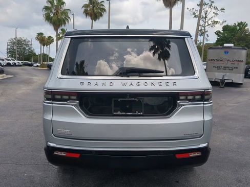 Used 2022 Jeep Grand Wagoneer Series III w/ Rear Seat Video Group 1 AWD/4WD image 6