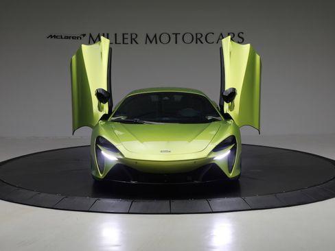 Used 2024 McLaren Artura image 13