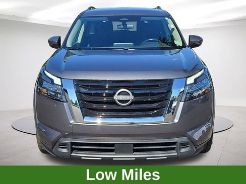 Used 2025 Nissan Pathfinder SV FWD image 2