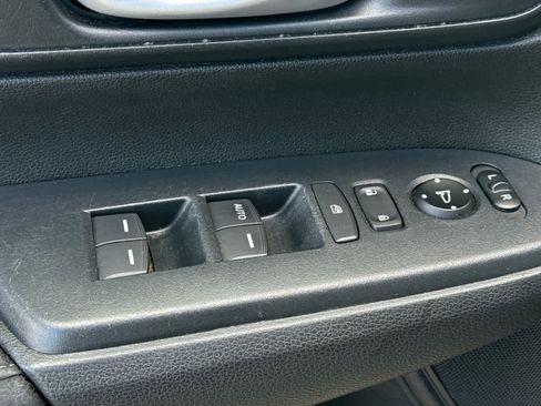 Used 2017 Honda CR-V LX image 13