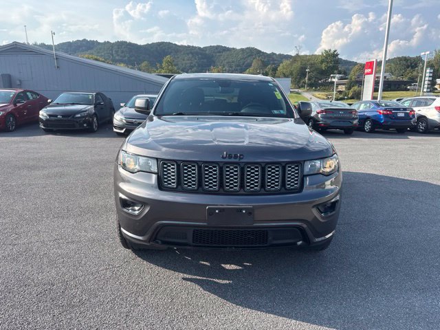 Used 2019 Jeep Grand Cherokee Altitude AWD/4WD image 3
