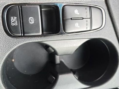 Used 2022 Kia Niro EX image 25