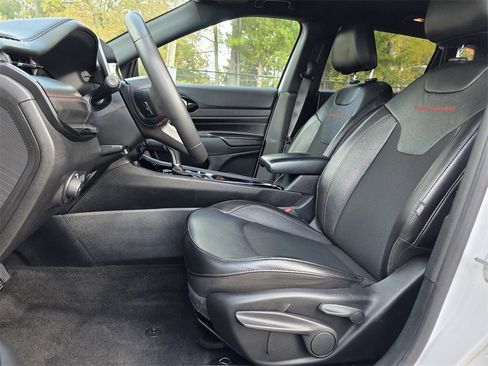 Used 2023 Jeep Compass Trailhawk image 12