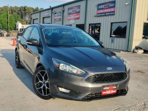Used 2017 Ford Focus SEL image 3