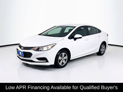 Used 2018 Chevrolet Cruze LS FWD image 3