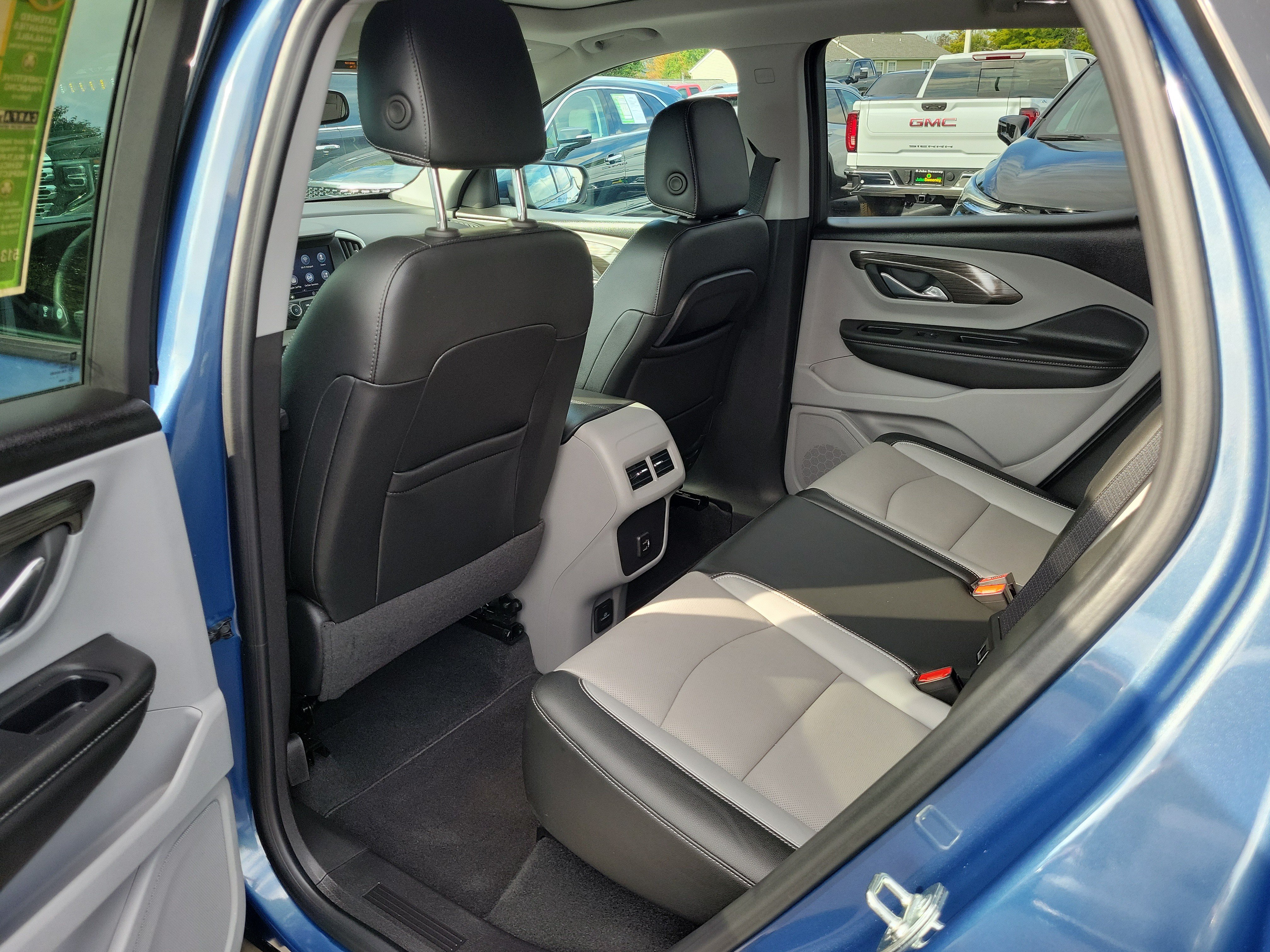 Used 2024 GMC Terrain SLT AWD/4WD image 13