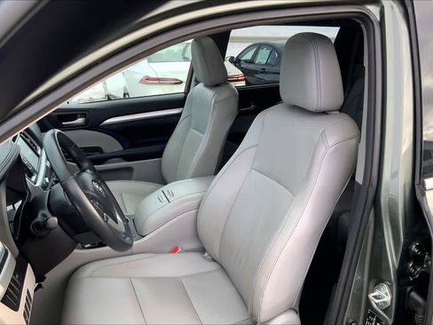 Used 2015 Toyota Highlander XLE image 7