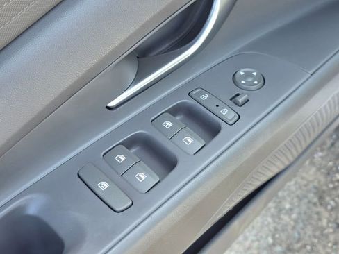 Used 2021 Hyundai Elantra SE FWD image 21