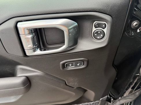 New 2025 Jeep Gladiator Sport image 15