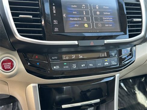 Used 2017 Honda Accord SE image 29
