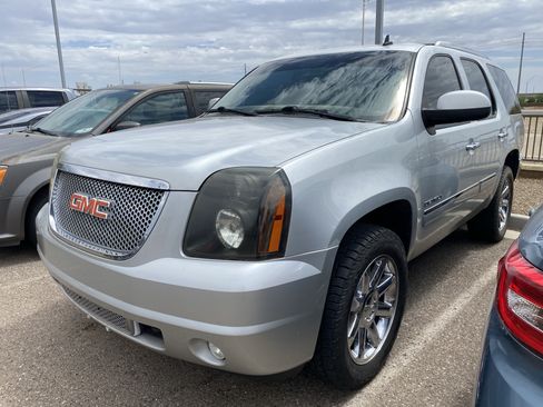 Used 2011 GMC Yukon Denali AWD/4WD image 5