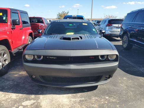 Used 2016 Dodge Challenger R/T image 2