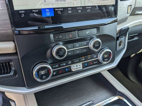 Used 2024 Ford Expedition Max Limited image 32