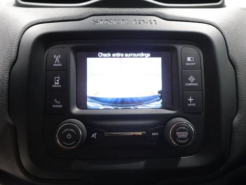 Used 2017 Jeep Renegade Latitude FWD image 28