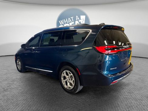 Used 2023 Chrysler Pacifica Limited AWD/4WD image 6