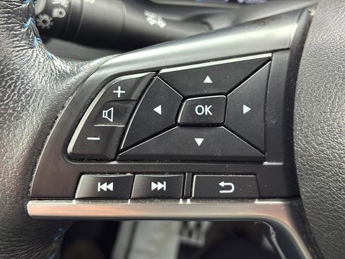 Used 2020 Nissan Leaf SV w/ SV Technology Package FWD image 32