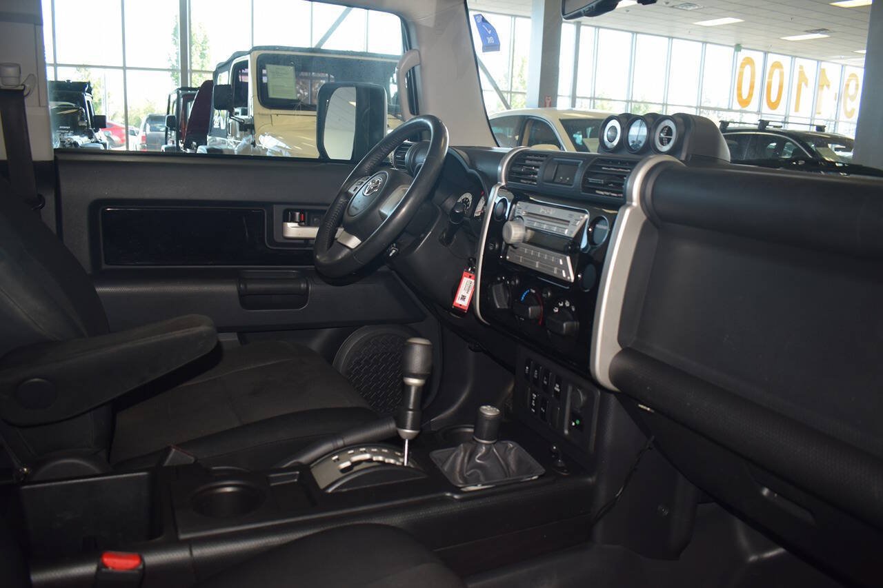 Used 2010 Toyota FJ Cruiser 4WD w/ Upgrade Pkg 2 image 10
