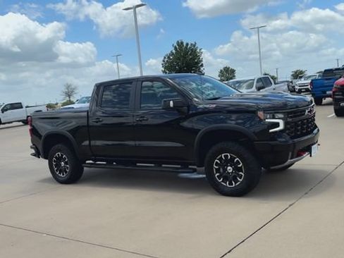Used 2022 Chevrolet Silverado 1500 ZR2 w/ Technology Package AWD/4WD image 2