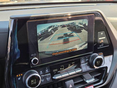 Used 2024 Toyota Highlander XLE image 21