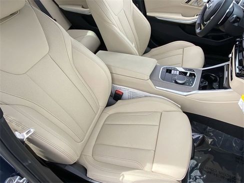 Used 2025 BMW 330i Sedan w/ Convenience Package image 11