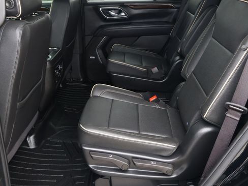 Used 2024 Chevrolet Tahoe Premier w/ Premium Package image 24