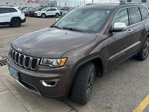 Used 2018 Jeep Grand Cherokee Limited AWD/4WD image 4