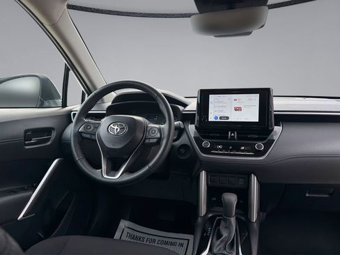 Used 2025 Toyota Corolla Cross LE FWD image 19