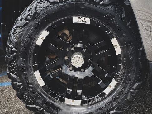 Used 2019 RAM 1500 Big Horn AWD/4WD image 2
