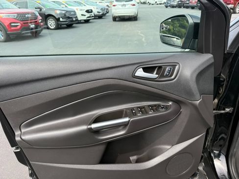 Used 2017 Ford Escape SE w/ SE Sport Appearance Package AWD/4WD image 15