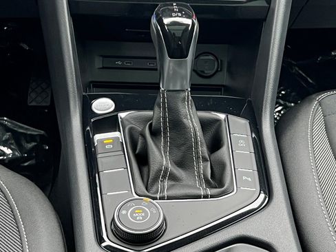 New 2025 Volkswagen Taos SE image 23