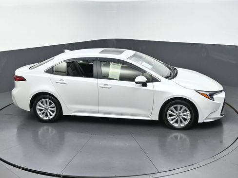 Used 2025 Toyota Corolla XLE FWD image 41