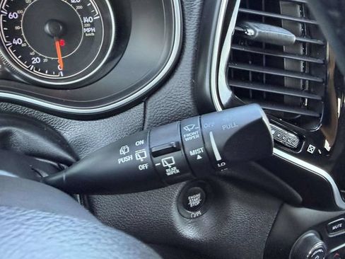 Used 2019 Jeep Cherokee Limited AWD/4WD image 30