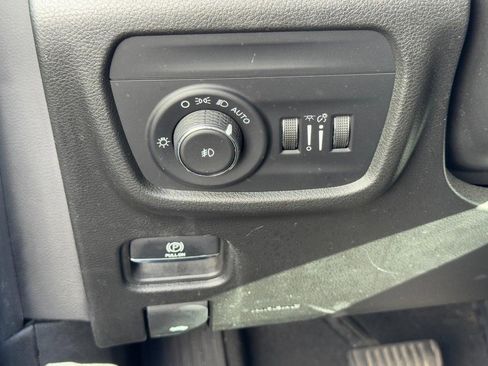 Used 2022 Jeep Grand Cherokee L Overland w/ Advanced Protech Group III image 19