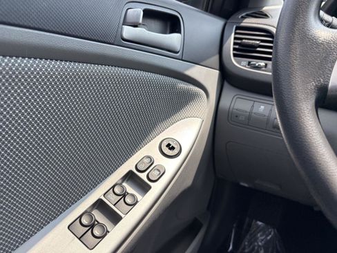 Used 2014 Hyundai Accent GS FWD image 13
