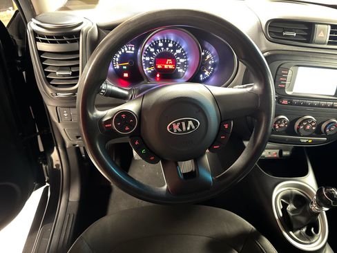 Used 2017 Kia Soul FWD image 19