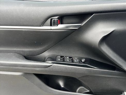 Used 2019 Toyota Camry SE image 11