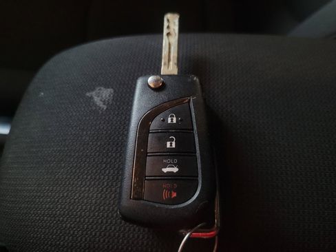 Used 2022 Toyota Corolla LE FWD image 32