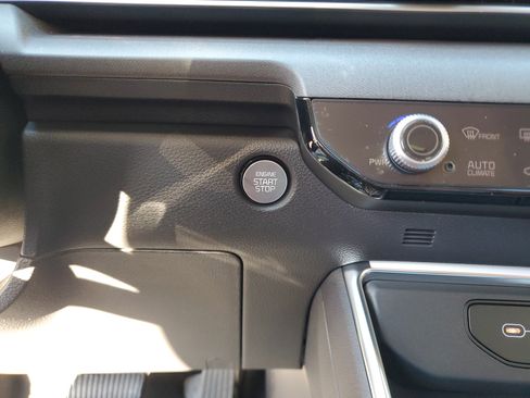 New 2026 Kia Carnival EX FWD image 21