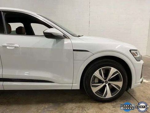 Used 2024 Audi Q8 e-tron Premium image 96