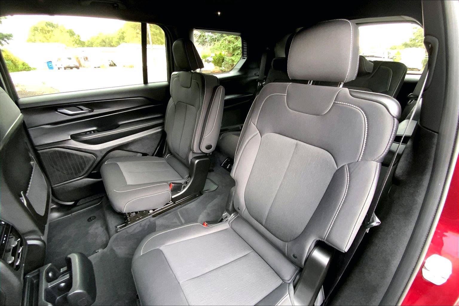 Certified 2025 Jeep Grand Cherokee L Laredo AWD/4WD image 26