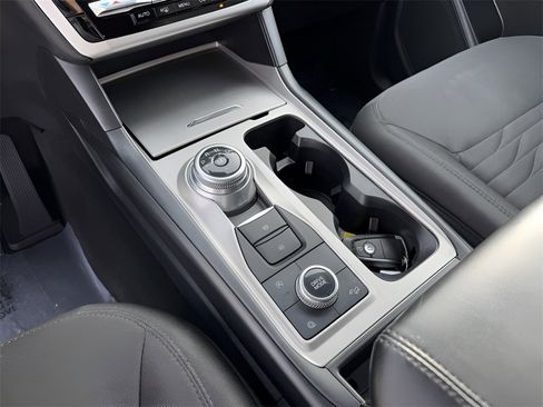 Used 2021 Ford Explorer XLT w/ Class III Trailer Tow Package image 30