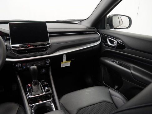 New 2026 Jeep Compass Latitude image 21