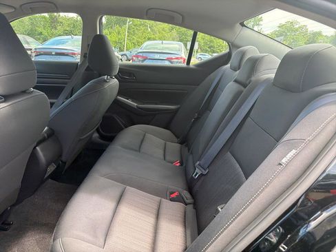Used 2024 Nissan Altima 2.5 SV FWD image 19