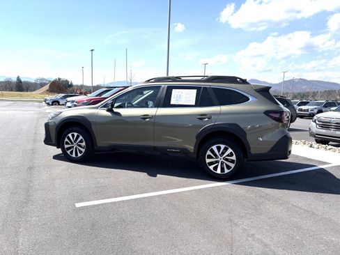 Used 2025 Subaru Outback Premium image 5