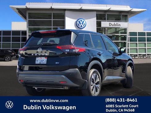 Used 2023 Nissan Rogue SV image 4