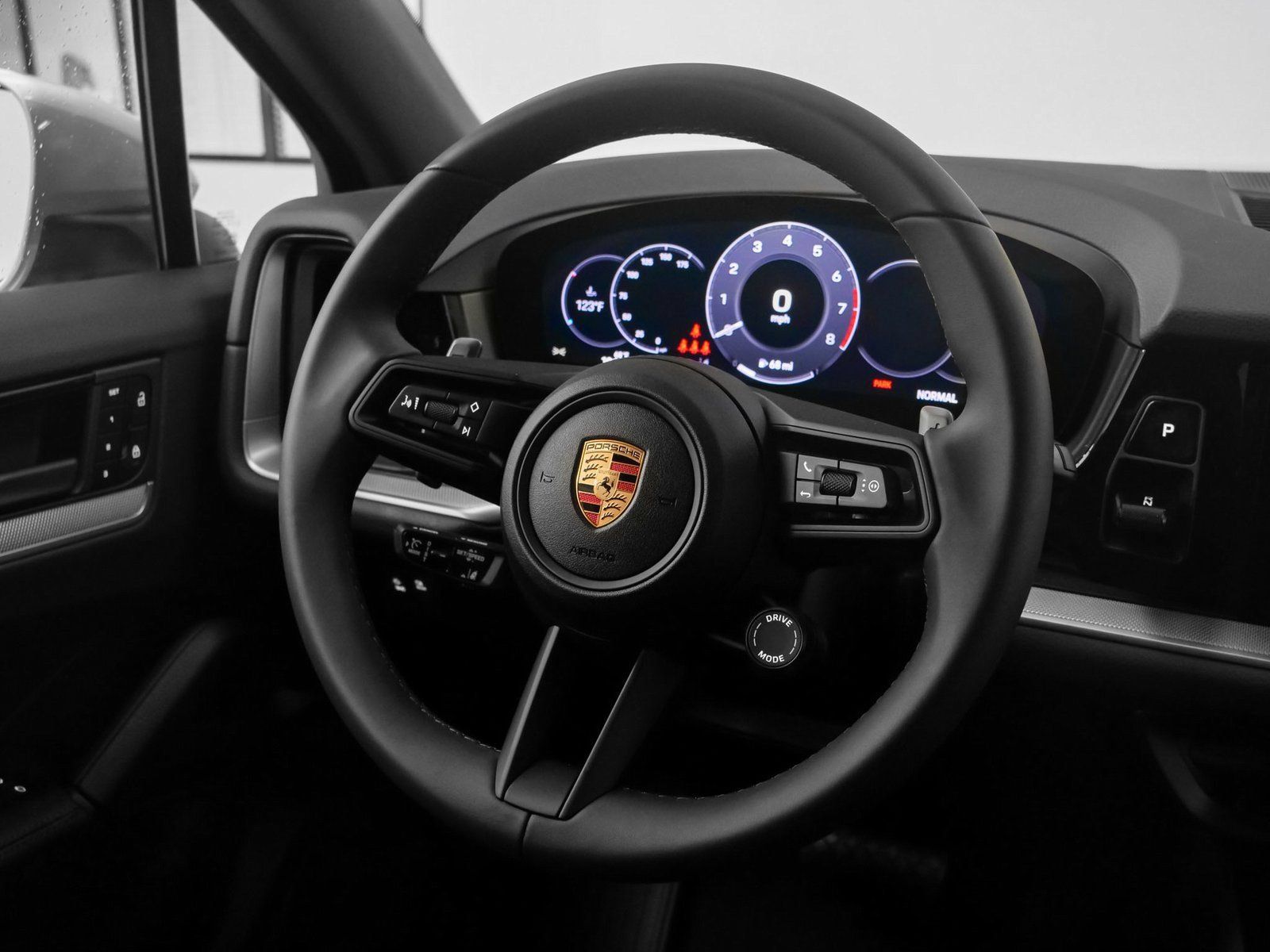 Certified 2025 Porsche Cayenne AWD/4WD image 26