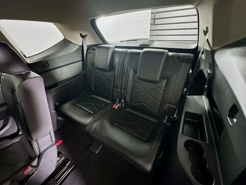 Used 2025 Volkswagen Atlas SE image 36