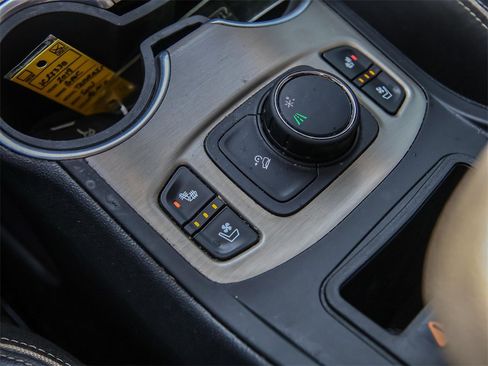 Used 2019 GMC Terrain Denali w/ Comfort Package image 30