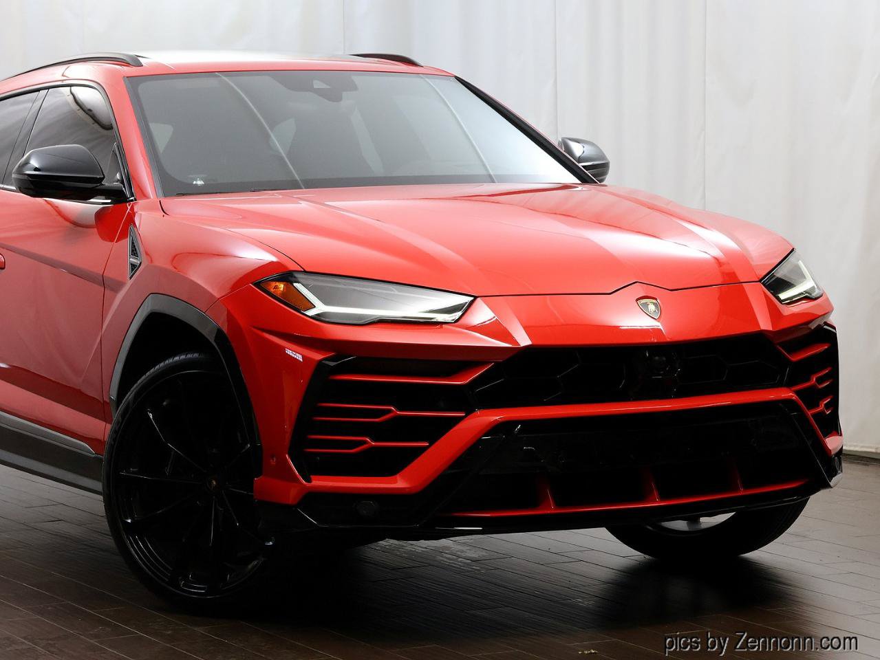 Used 2020 Lamborghini Urus AWD/4WD image 2