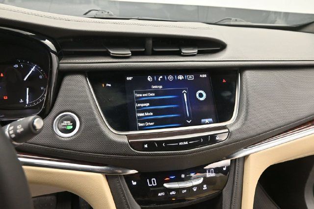 Used 2017 Cadillac XT5 Luxury w/ Driver Awareness Package AWD/4WD image 32